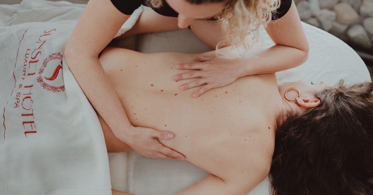 Alfresco Lounging: Embracing the Gold Coast Climate at Day Spas